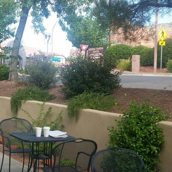 The Views Inn - Breakfast area. Relaxing with beautiful views and a nice shade. - Hotels Near Me - Sedona, Arizona The Views Inn - Breakfast area. Relaxing with beautiful views and a nice shade. - Hotels Near Me - Sedona, Arizona