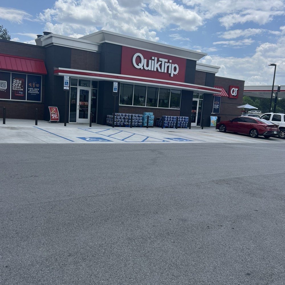 QuikTrip - Store with gas pumps to the right - Convenience Stores Near Me - Ooltewah, Tennessee QuikTrip - Store with gas pumps to the right - Convenience Stores Near Me - Ooltewah, Tennessee