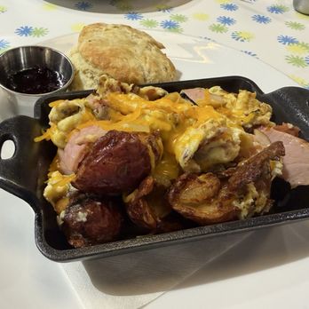 Big Bad Breakfast - Lodge - Big Bad Skillet - Breakfast & Brunch Near Me - South Pittsburg, Tennessee