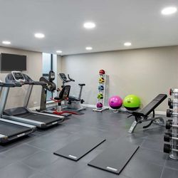 Hampton by Hilton Bristol City Centre - Health club  fitness center  gym