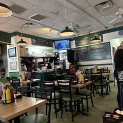 Pickles Plus - Interior