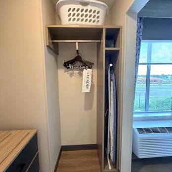Candlewood Suites - Closet - Hotels Near Me - Perry, Georgia Candlewood Suites - Closet - Hotels Near Me - Perry, Georgia