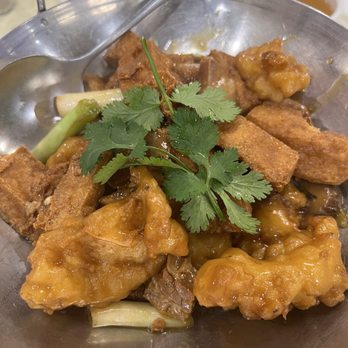 Asian Pearl Kitchen - Braised Fish Chunk in Clay Pot - Dim Sum Near Me - Richmond, California
