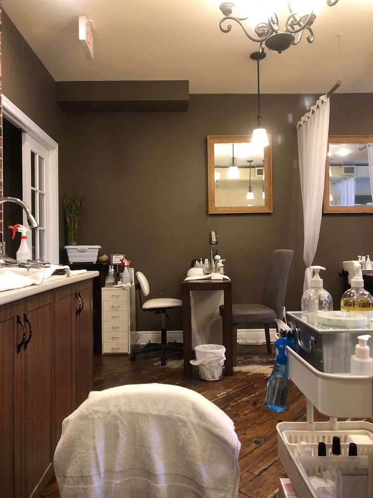 STAPLES Updated August 2024 5900 Mavis Road, Mississauga, Ontario