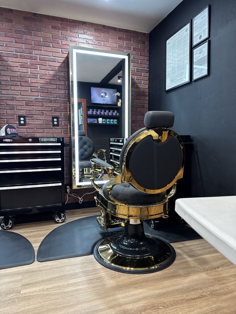 La Guasavena Barber Shop Logo