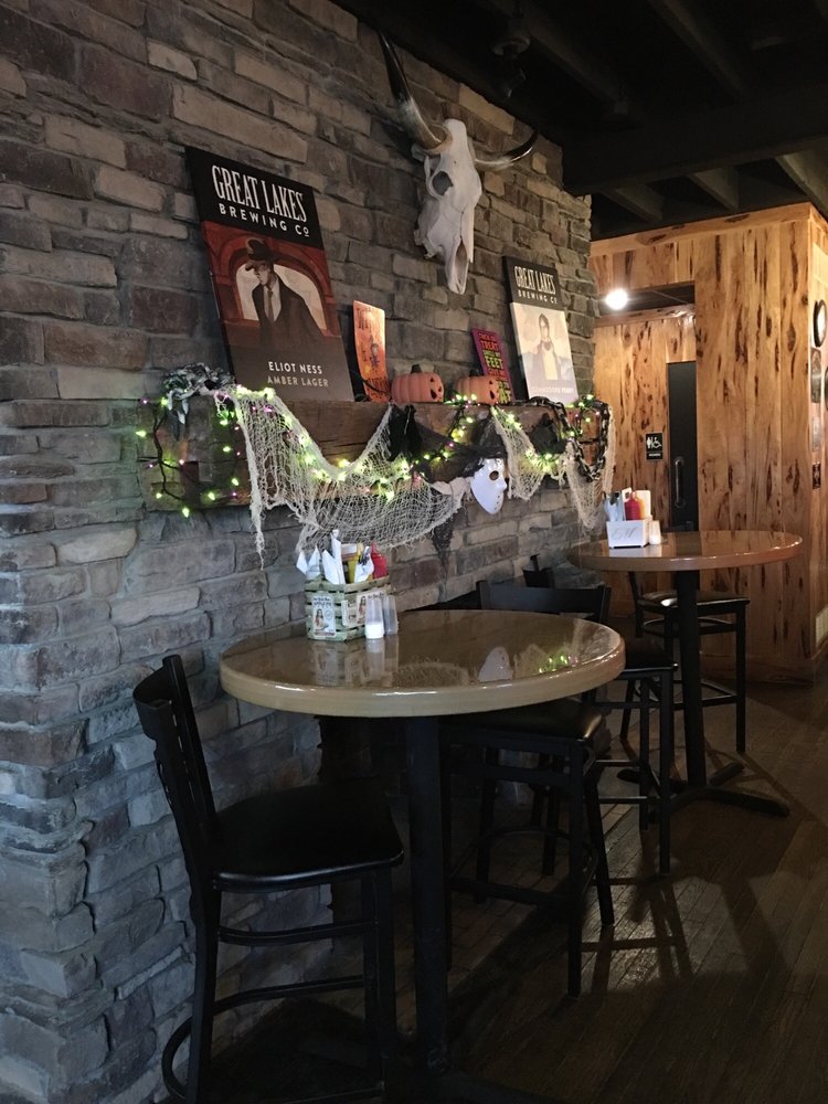 CROSSROADS BAR AND GRILLE Updated October 2024 17 Photos & 19