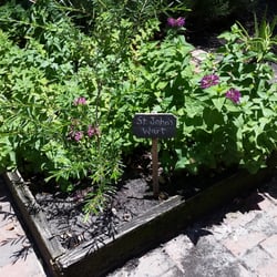 Julee Cottage - Herb garden