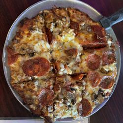 Caddy Shack - 10 inch supreme with fresh garlic thin crust pizza