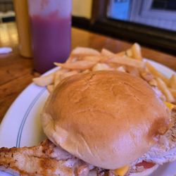 Yesterdaze - Grilled chicken sandwich with fries