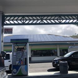 Aloha Island Mart - Solar panels galore