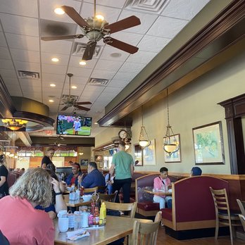 Louie's Ham And Corned Beef - people eating in a restaurant - Breakfast & Brunch Near Me - Detroit, Michigan Louie's Ham And Corned Beef - people eating in a restaurant - Breakfast & Brunch Near Me - Detroit, Michigan