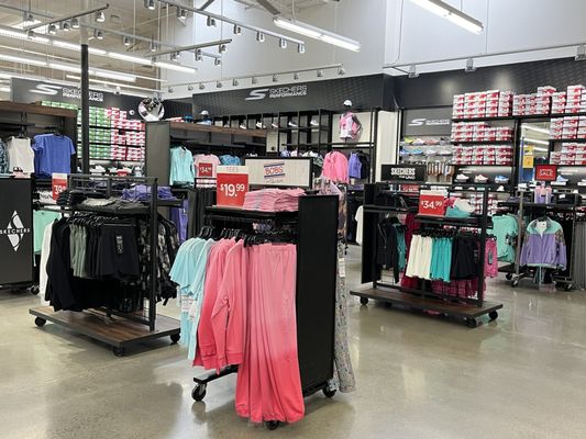 SKECHERS Warehouse Outlet by null