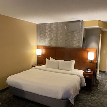 Courtyard by Marriott Newark Downtown - Bedroom - Hotels Near Me - Newark, New Jersey Courtyard by Marriott Newark Downtown - Bedroom - Hotels Near Me - Newark, New Jersey