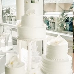 It Takes The Cake - August 2020 wedding cake with fountain- white and lemon flavors