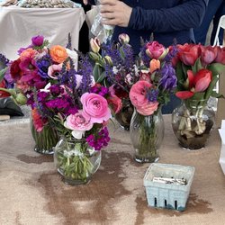 La Plata Farmers Market - Fresh flowers