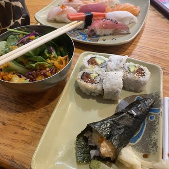 Oishii - Spicy Tuna roll, scallop hand roll, salad and sushi lunch special - Sushi Bars Near Me - Houston, Texas Oishii - Spicy Tuna roll, scallop hand roll, salad and sushi lunch special - Sushi Bars Near Me - Houston, Texas