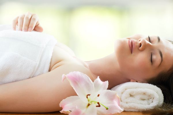 U eshagiga shisha tiqdi. Uyda yalangoch mast qizlarning fotosuratlari