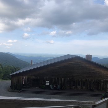 Stone Mountain Vineyards - Wineries Near Me - Dyke, Virginia