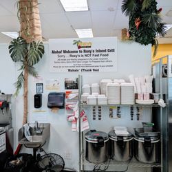 Roxy’s Island Grill - Inside