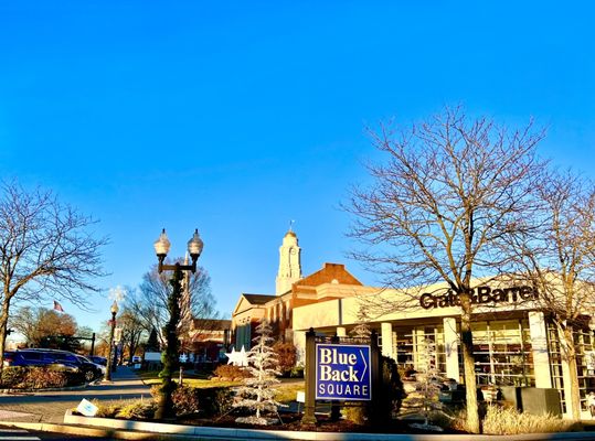 Crate & Barrel by null