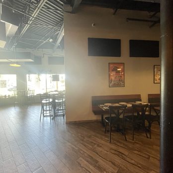 The Underground Pizza - Dining area with nice floors and spacious. - Pizza Near Me - Palm Beach Gardens, Florida The Underground Pizza - Dining area with nice floors and spacious. - Pizza Near Me - Palm Beach Gardens, Florida