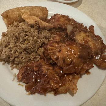 Linh-Nam Chinese Restaurant - General Tso's Combination Plate - Chinese Near Me - Marana, Arizona
