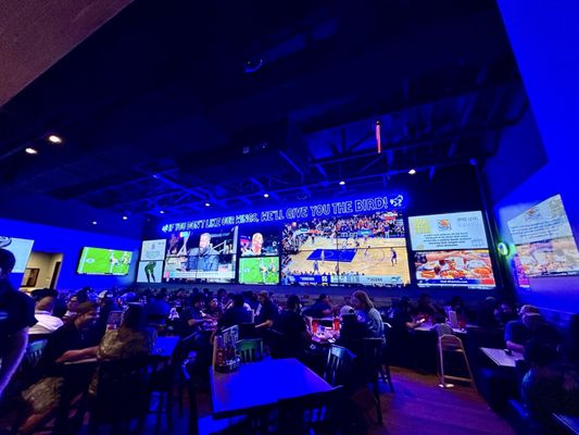 Pluckers Wing Bar by null