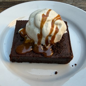 Zinqué - FLOURLESS CHOCOLATE CAKE - Breakfast & Brunch Near Me - Los Angeles, California Zinqué - FLOURLESS CHOCOLATE CAKE - Breakfast & Brunch Near Me - Los Angeles, California