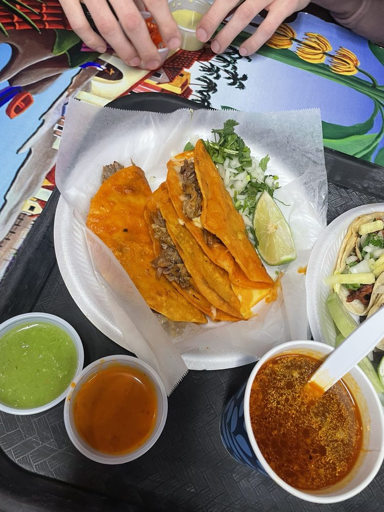 El Sampa Taqueria Bar