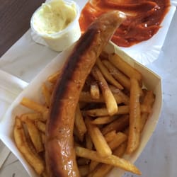 Kastrup Grill/Vibeke Lagerstedt - Hot dog with fries