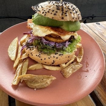 La Azotea - Crispy chicken burger! It was massive and good! - Bars Near Me - Ciudad de México, DIF