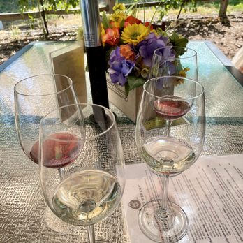 V Sattui Winery - Outdoor tasting - Wineries Near Me - Saint Helena, California V Sattui Winery - Outdoor tasting - Wineries Near Me - Saint Helena, California
