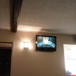 Mr B's Pizza - They have Tvs.
