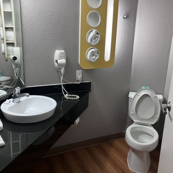 Motel 6 - Bathroom was clean - Hotels Near Me - Irving, Texas