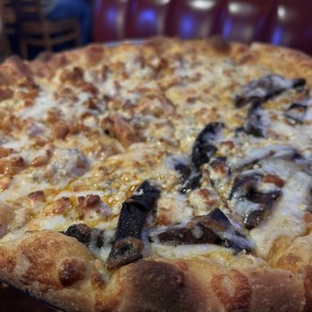 Lynnwood Grill & Brewing Concern - Buffalo chicken pizza , half vegetarian - Pizza Near Me - Raleigh, North Carolina Lynnwood Grill & Brewing Concern - Buffalo chicken pizza , half vegetarian - Pizza Near Me - Raleigh, North Carolina