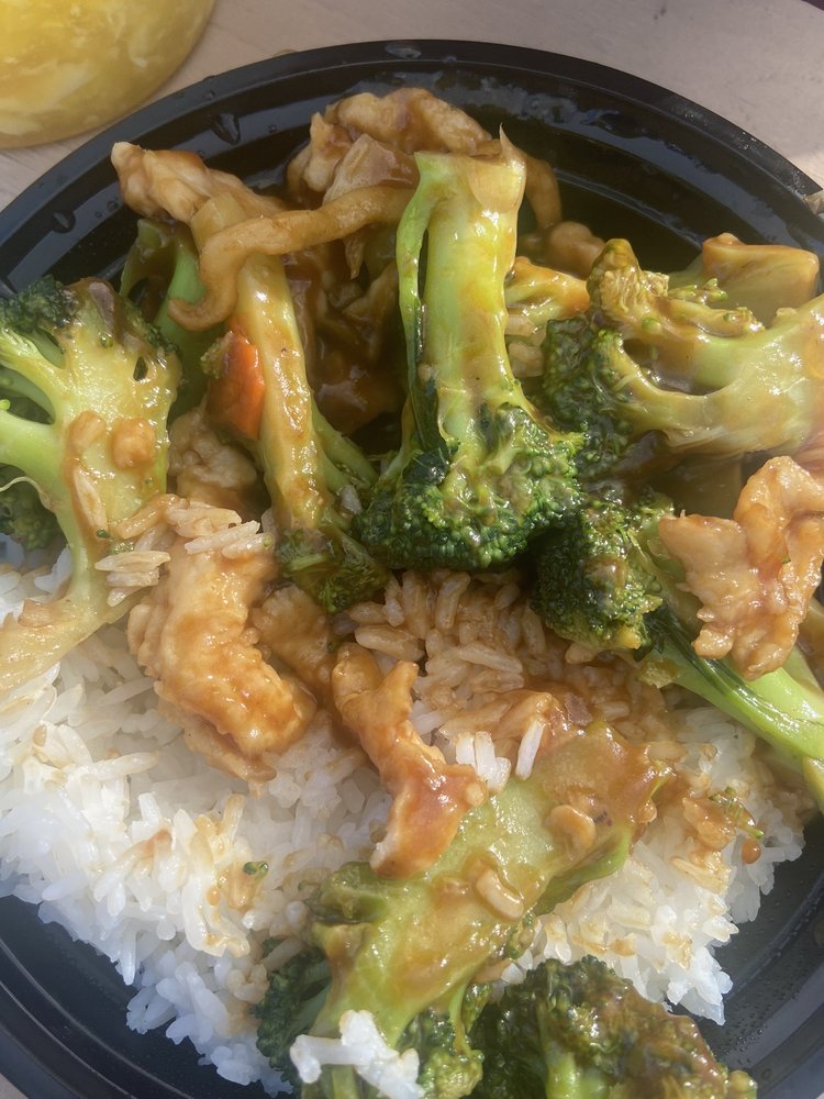 Lucky Restaurant Logo