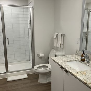 Locale - Spacious bathroom - Apartments Near Me - Phoenix, Arizona Locale - Spacious bathroom - Apartments Near Me - Phoenix, Arizona