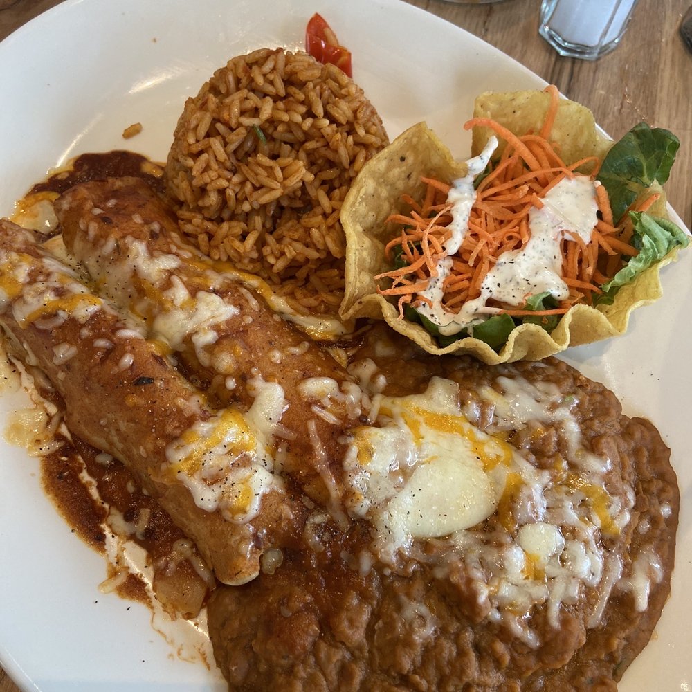 3 Amigos - a plate of mexican food - Mexican Near Me - Pointe-Claire, Quebec