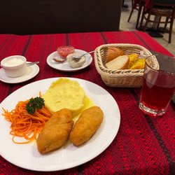 U Sióstr - Chicken Kyiv with mashed potatoes, fruit compote and sour cream.