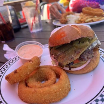 Cool Cat Cafe - Marilyn burger with thousand island and onion rings. In the back; fish and chips - American Near Me - Pismo Beach, California Cool Cat Cafe - Marilyn burger with thousand island and onion rings. In the back; fish and chips - American Near Me - Pismo Beach, California