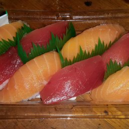 Salmon and tuna nigiri Salmon and tuna nigiri