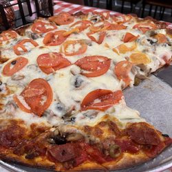 Ellies Pizzeria & Pub - Ellie's Special pizza.