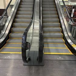 Barnes & Noble - Schindler 9300 escalators, Barnes & Noble Carolina Place