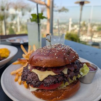 Videre - Miracle mile burger - Bars Near Me - Los Angeles, California