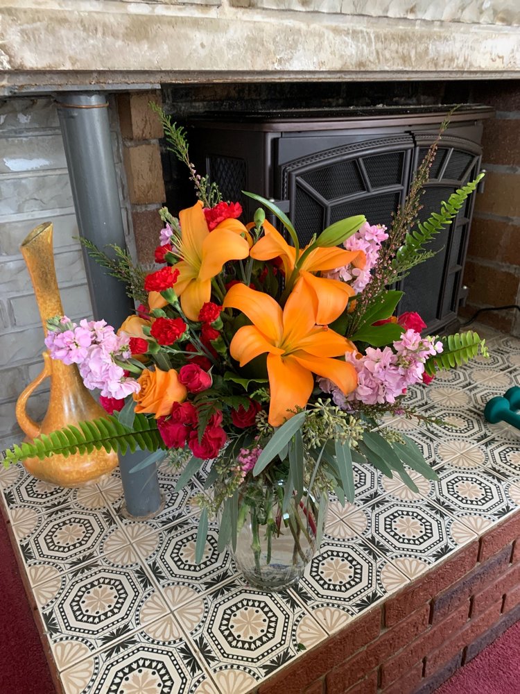 DEMUTH FLORIST Updated May 2024 302 N Pittsburgh St, Connellsville