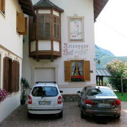 Pension in Bozen Reiseggerhof - Der Reiseggerhof mit Familienwappen