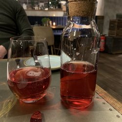 Restaurant Landgang - Cranberry Schorle in hübschen Flaschen, 4,90€ für 0,5 Liter