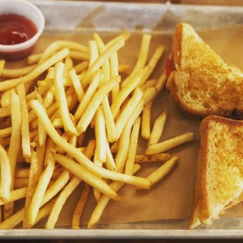 Caboose Commons - Yummy grilled cheese - Breweries Near Me - Fairfax, Virginia