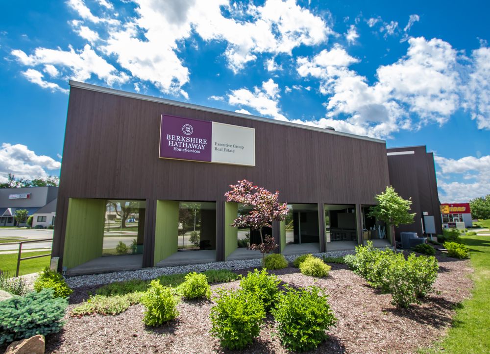 BERKSHIRE HATHAWAY HOMESERVICES EXECUTIVE GROUP REAL ESTATE Updated June 2024 2612 Calumet