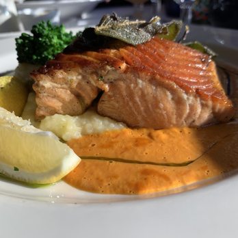 Ledford House - Salmon - special of the day - amazing ! - French Near Me - Albion, California